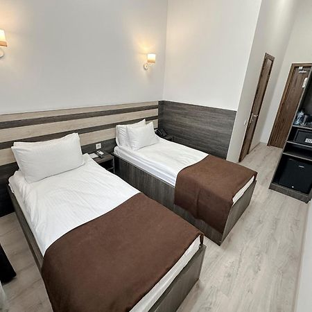 Infinity Plaza Block 1 Hotel Atyrau Ngoại thất bức ảnh