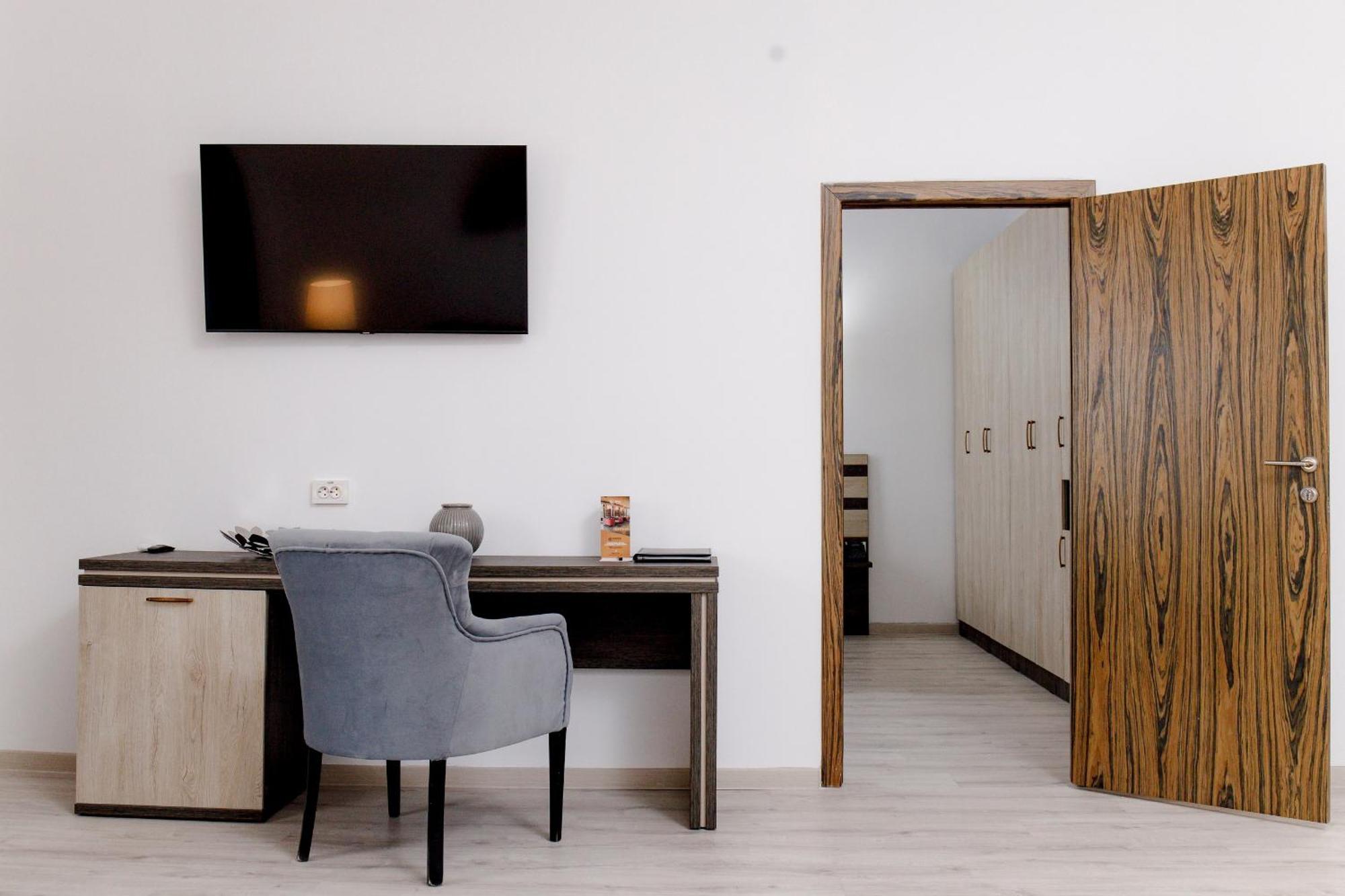 Infinity Plaza Block 1 Hotel Atyrau Ngoại thất bức ảnh