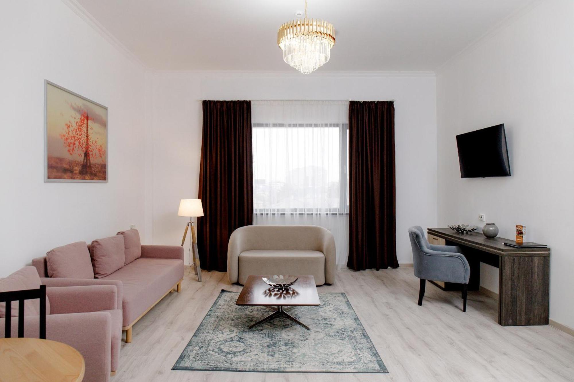 Infinity Plaza Block 1 Hotel Atyrau Ngoại thất bức ảnh