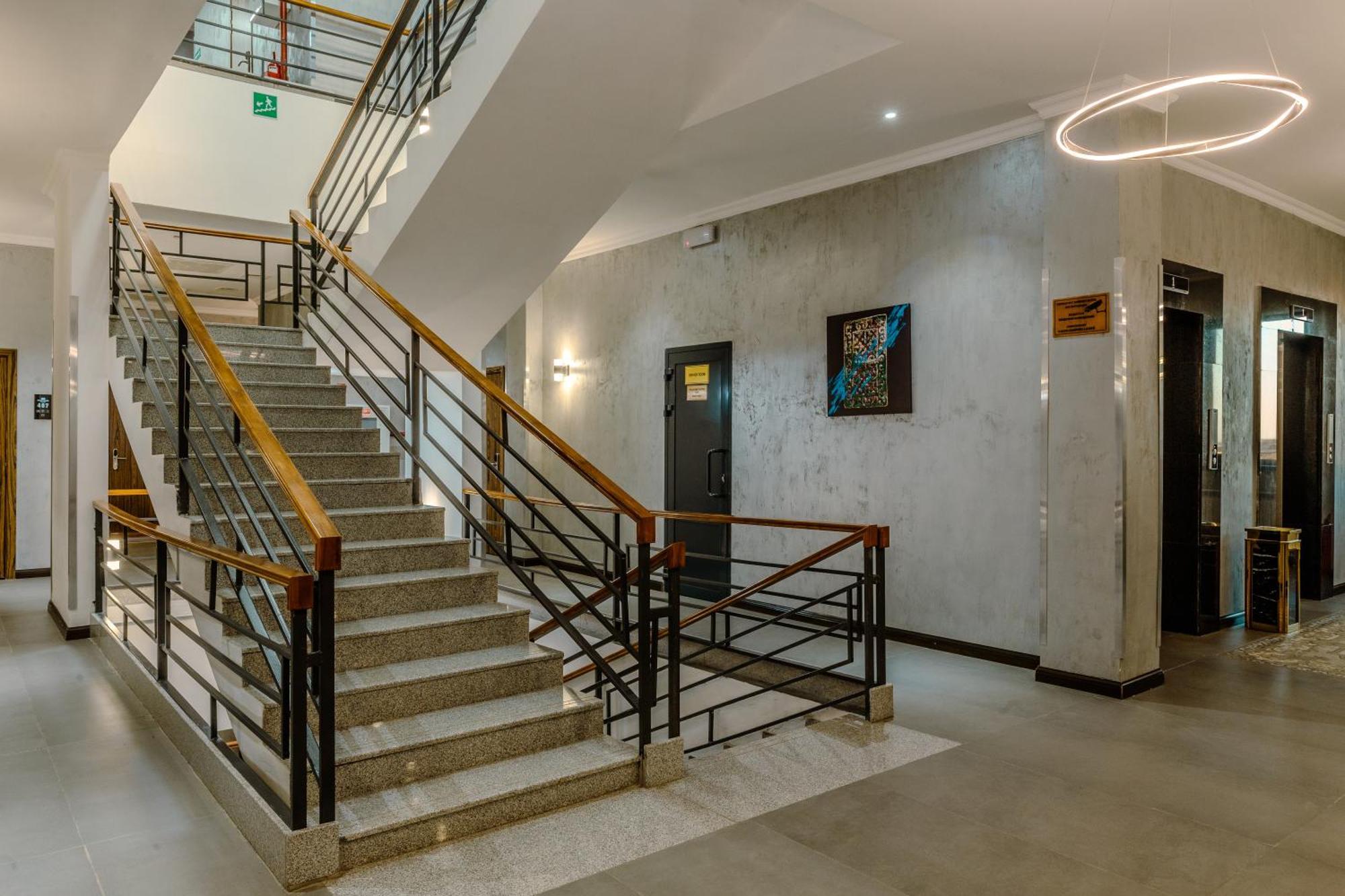 Infinity Plaza Block 1 Hotel Atyrau Ngoại thất bức ảnh