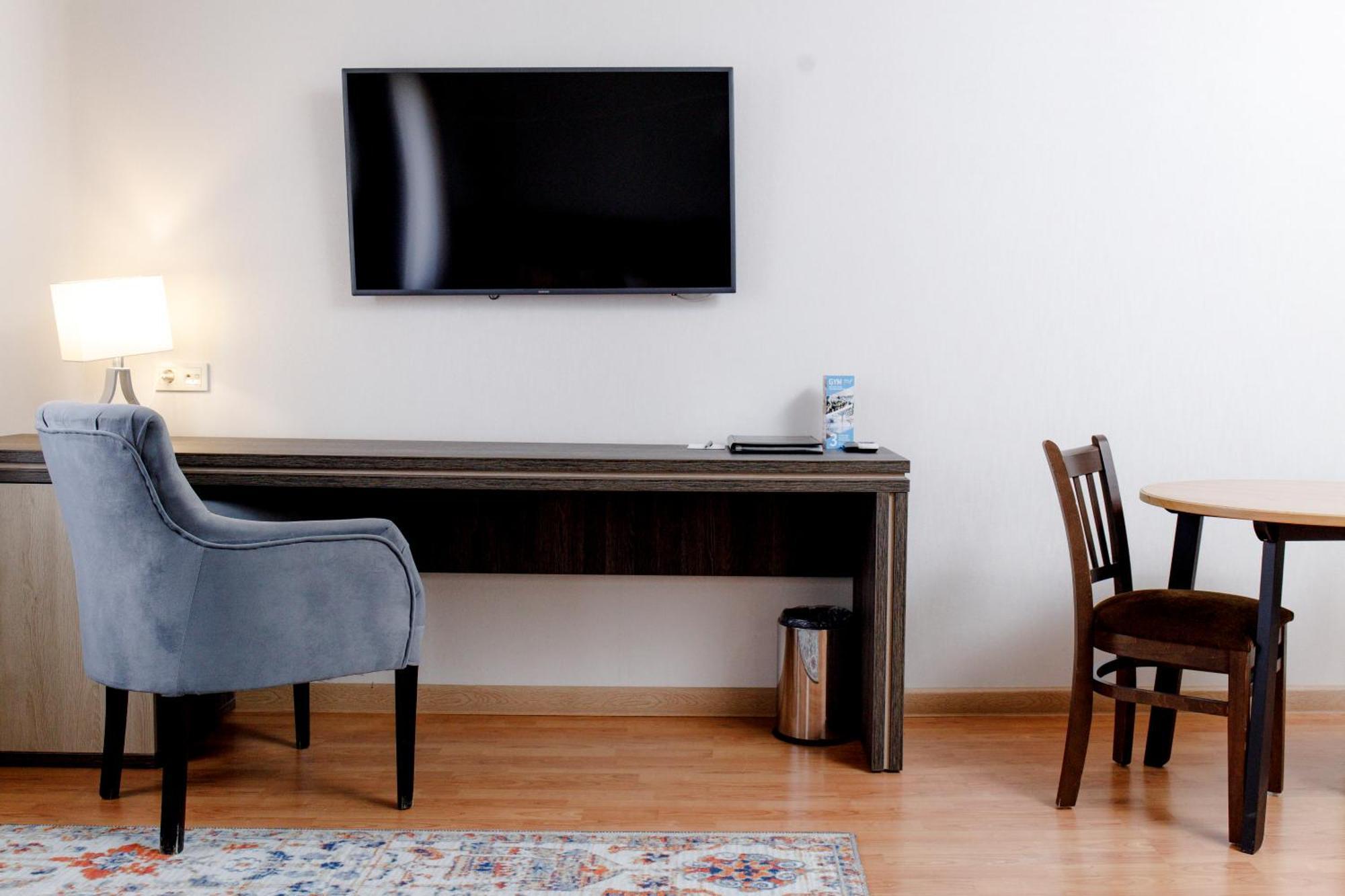 Infinity Plaza Block 1 Hotel Atyrau Ngoại thất bức ảnh