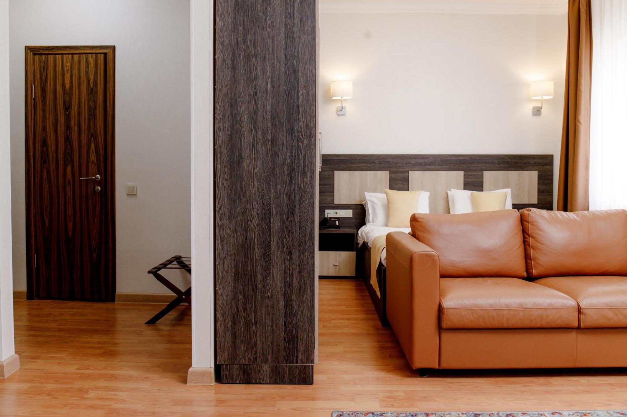Infinity Plaza Block 1 Hotel Atyrau Ngoại thất bức ảnh